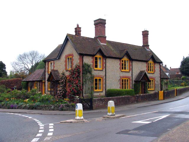 Junction of A272 and Wheelbarrow Castle