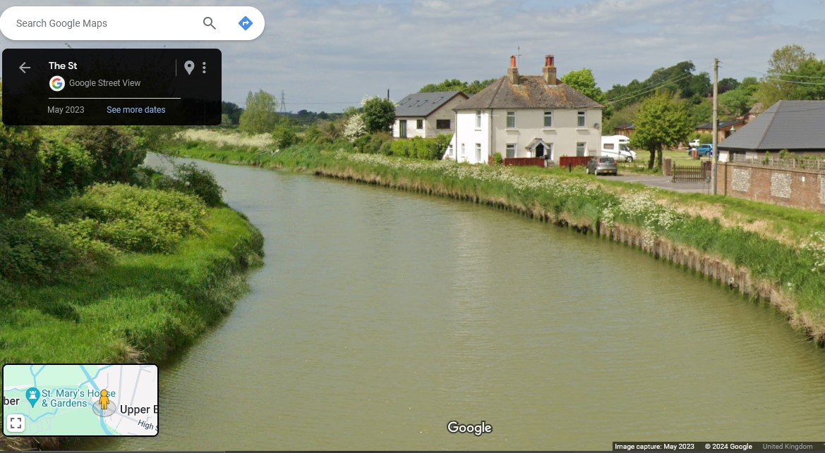 Adur House, River Adur, Upper Beeding - Bramber, Sussex - click image to return