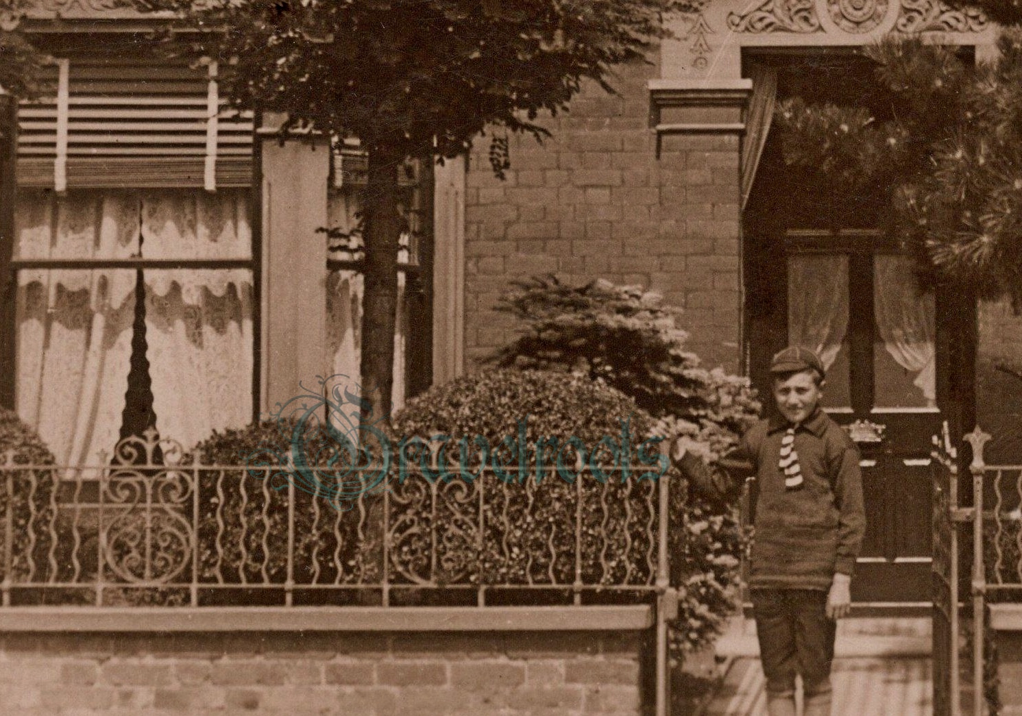 Old photos of 44 Ladysmith Avenue, Ilford - click image below to return