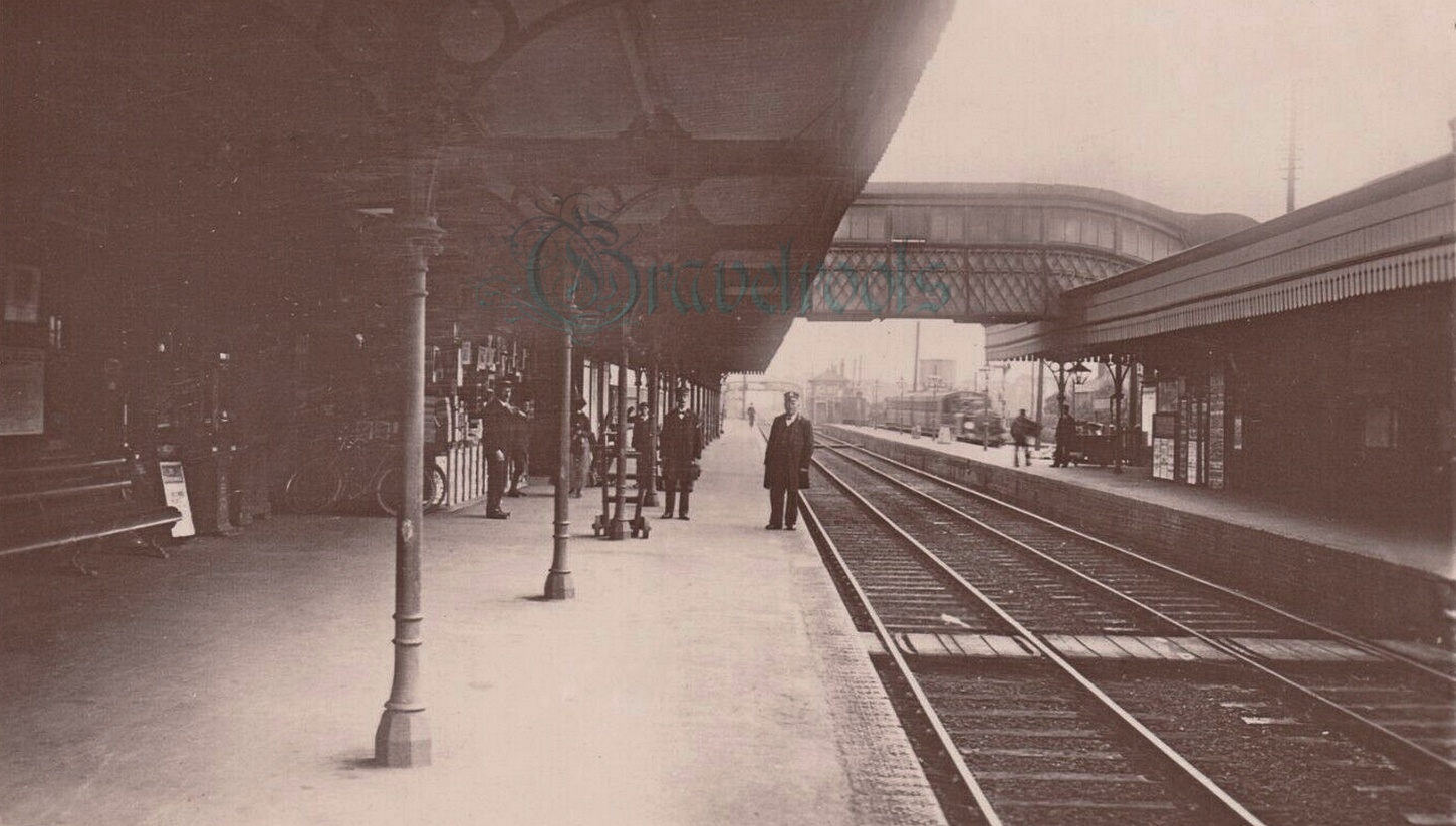 Old photos of Railway Station, Havant, Hampshire, England - click image to return