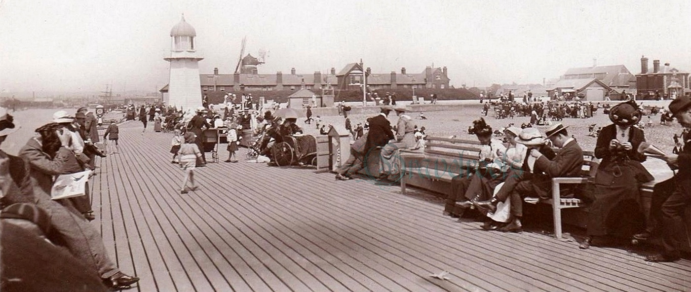 Old Littlehampton Pier - click image to return