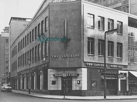 Lancelot Pub, Harrods 1922 Old London