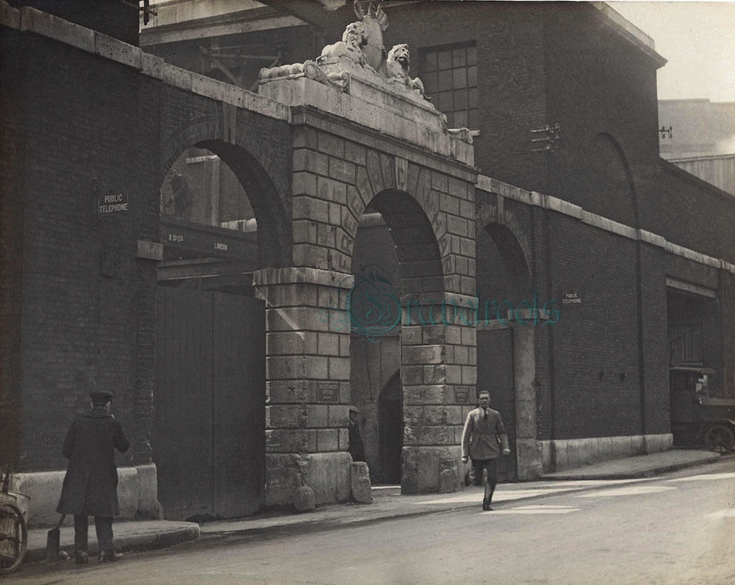  old photos of London,  - click image to return