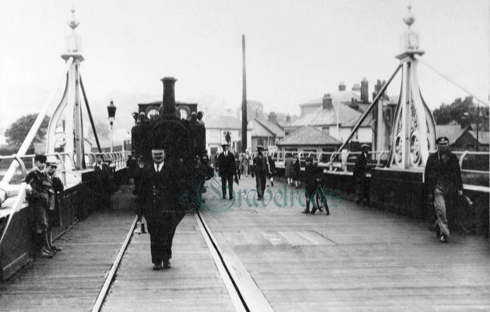 swing bridge, Newhaven - click image below to return