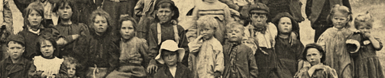  old Social history photos of Romany Fruit Pickers, Sarisbury, Hampshire - click image to return