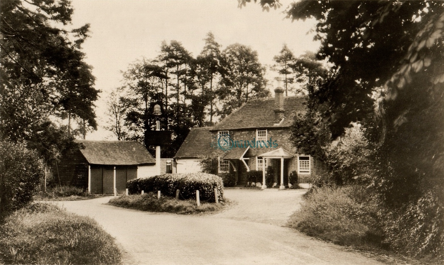 old photo of old Pubs Bars and Hotels, The Bell Inn, Outwood, Surrey - click image below to return