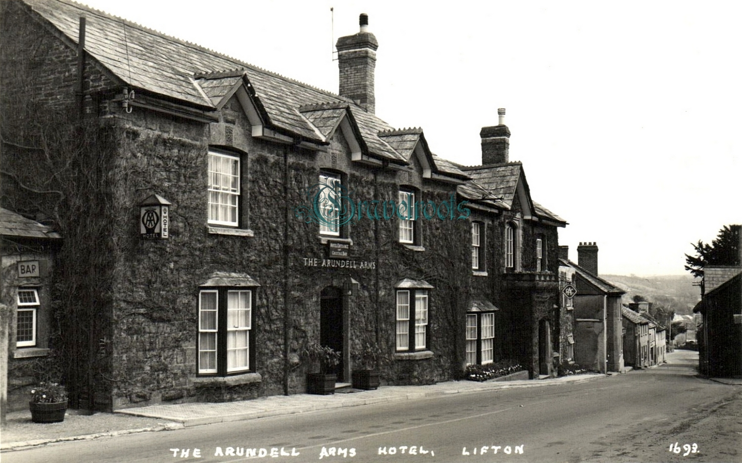  old photos of old Pubs Bars and Hotels, Arundell Arms, Fore Street, Lifton, Cornwall - click image below to return