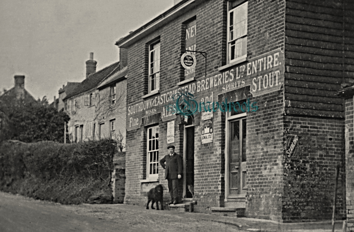  old photos of old Pubs Bars and Hotels, New Inn, Ridgewood, Uckfield, Sussex - click image below to return