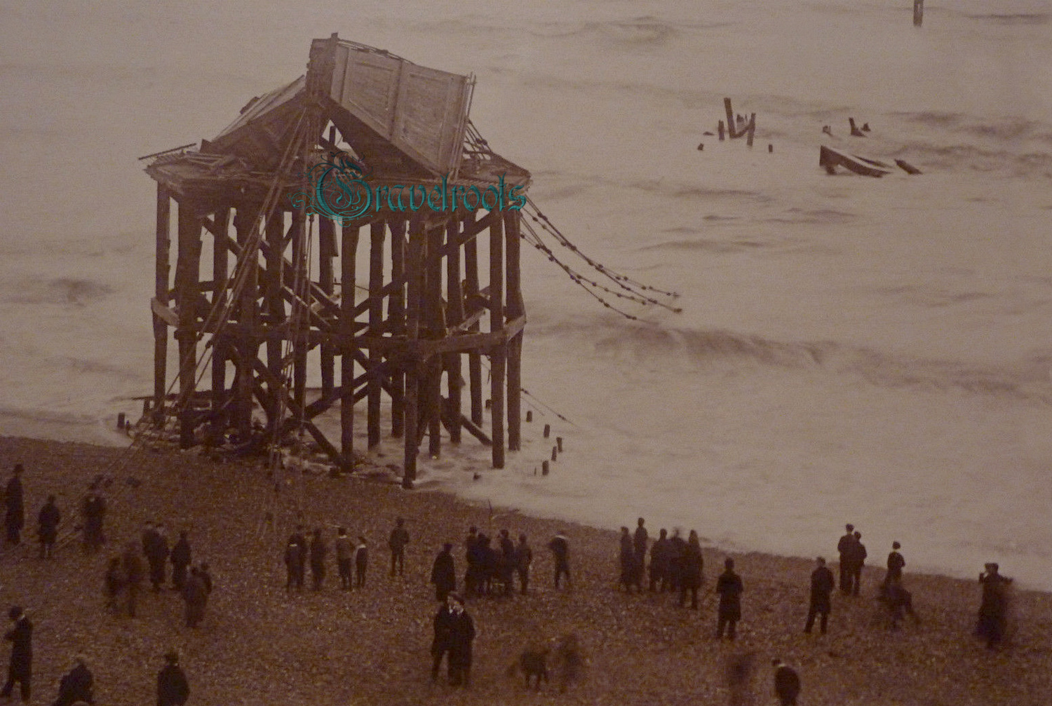 Old Chain Pier, Brighton - click image to return