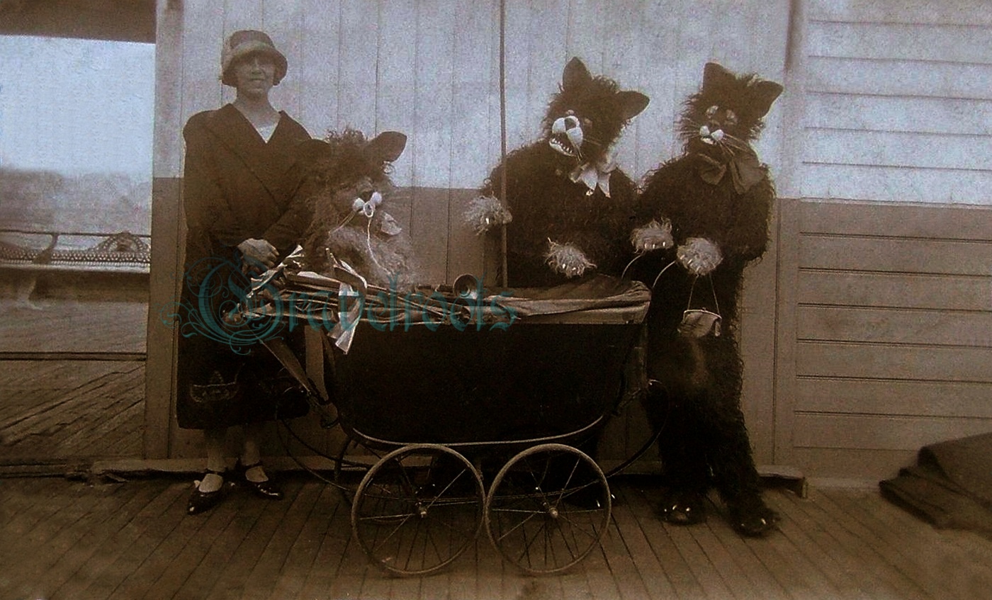 Old Brighton Pier entertainers - click image to return