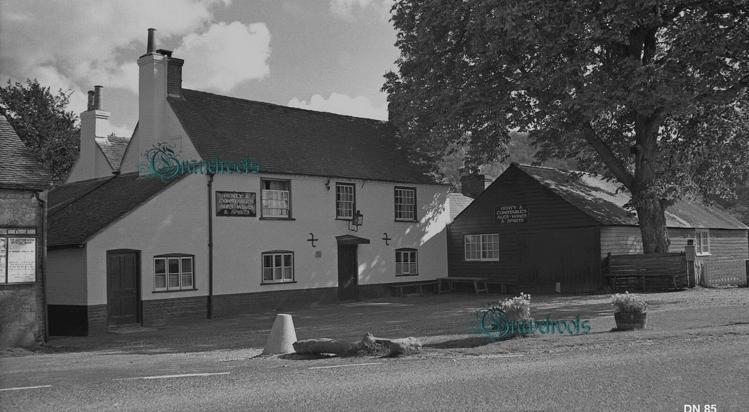  old photo of The Cricketers Pub, Duncton, Sussex - click image below to return