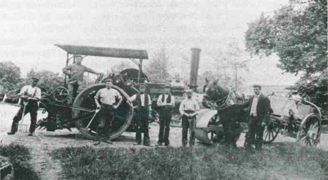 The traction engine used on Heyshott roads in the 1920s and 1930s - click to return
