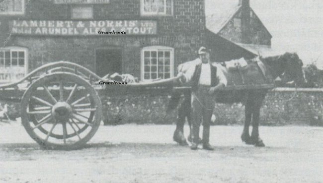 A dray outside the Unicorn 1912