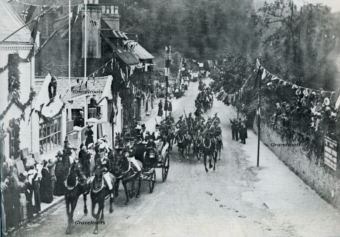 King and Queen going through Midhurst -
further image below