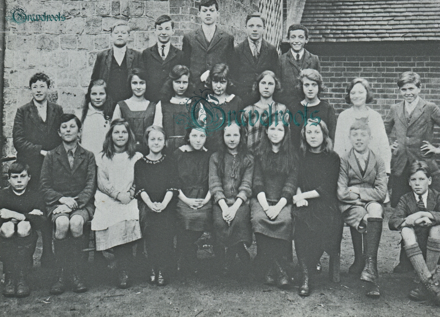 Midhurst Primary School Class photo - click image to return to album
