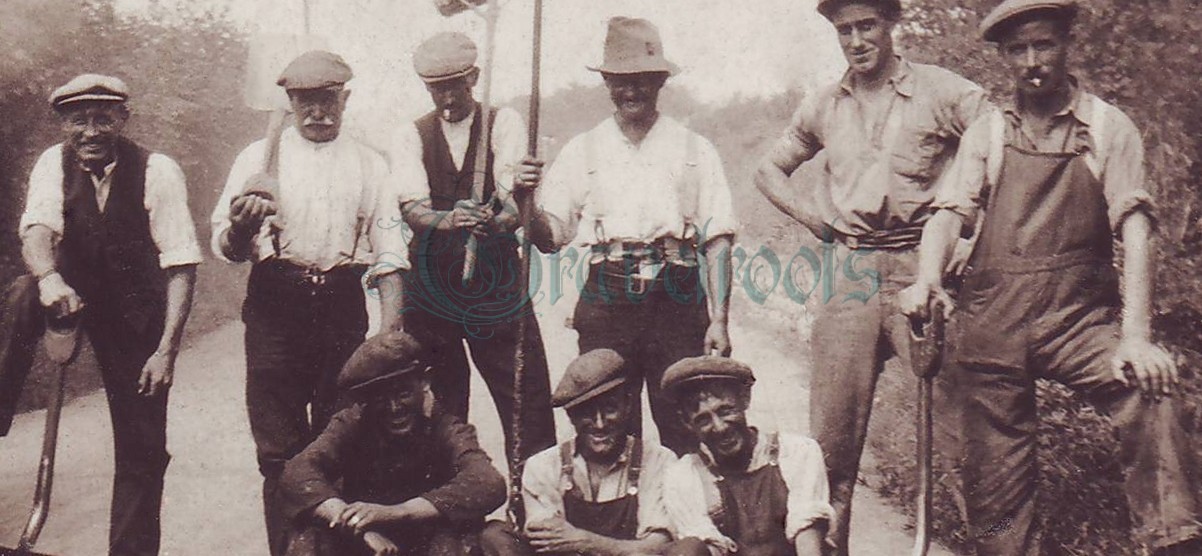old photo of Road repair gang, near Northchapel, Sussex - click image to return