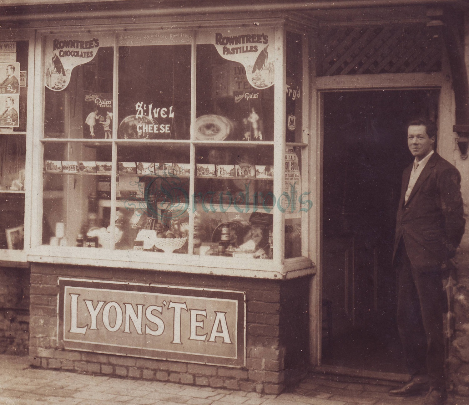  old photos of  East Street, Petworth, Sussex - click image to return