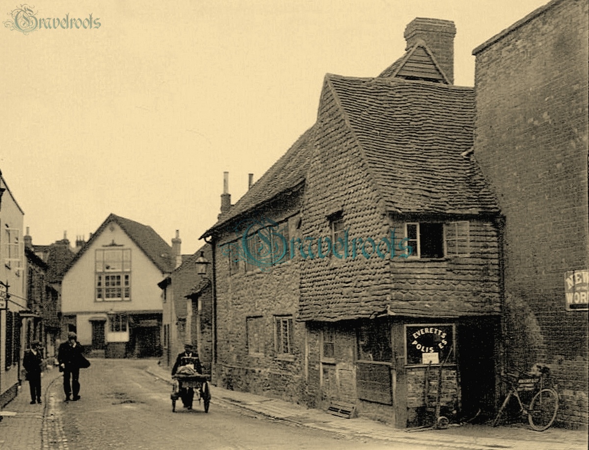  old photo of Middle Street, Petworth, Sussex - click image below to return