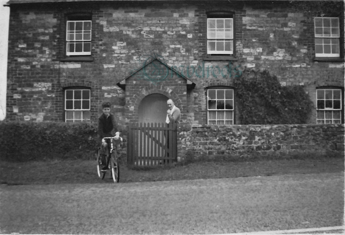 Old photos of 407 Station Rd, Petworth c1957 - click to return