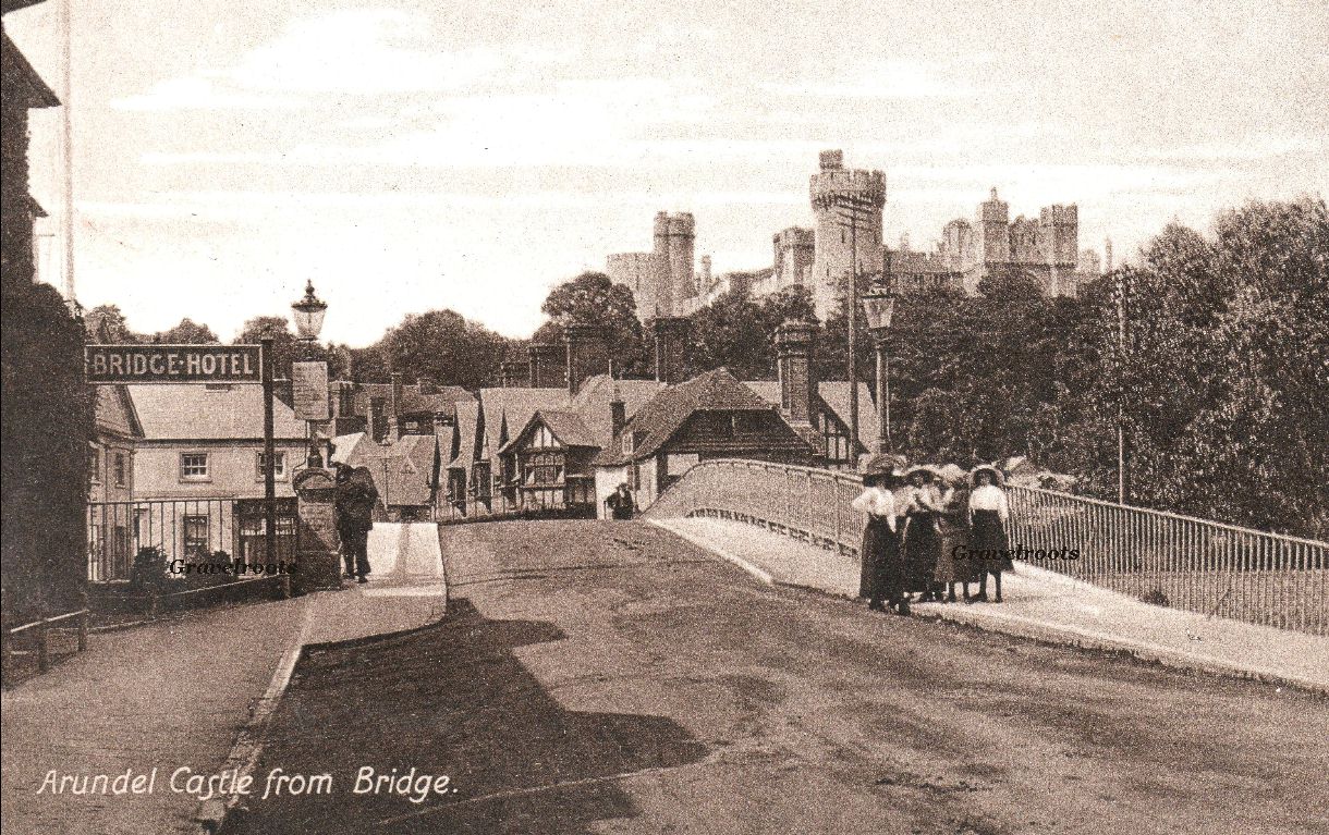 old photo of Bridge Hotel, Arundel, Sussex, c.1914 - 
further image below