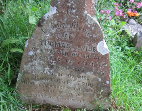 St. Peters churchyard, Lodsworth