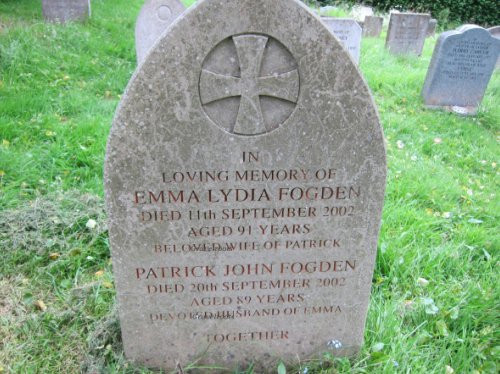 St. Peters churchyard, Lodsworth