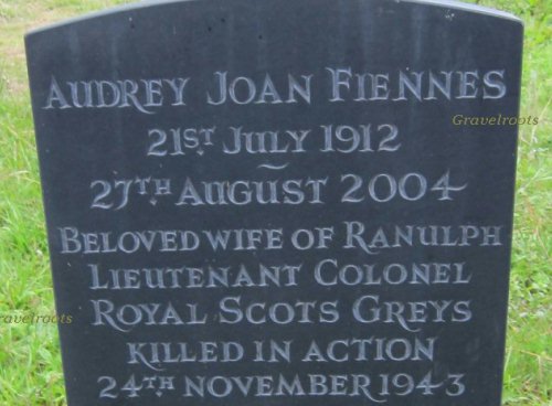 St. Peters churchyard, Lodsworth