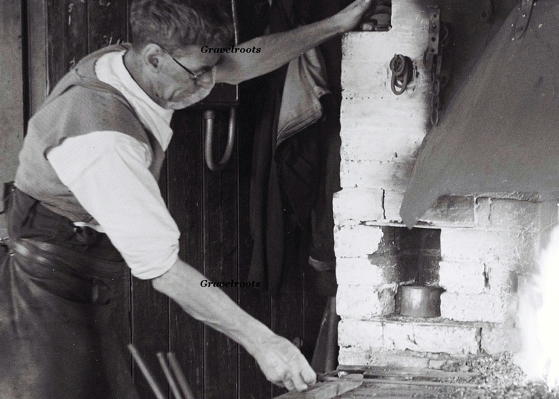 Peasmarsh Forge 
click image to return